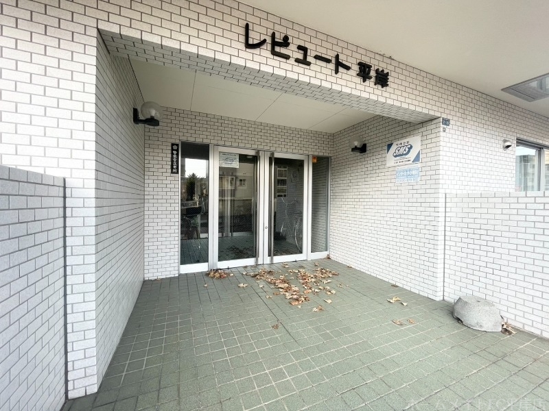 拡大写真:レピュート平岸 3階301のエントランス