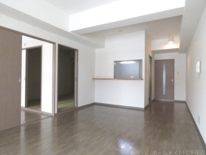 拡大写真:Gramercy Sapporo(グラマシー札幌) 3階303の居室・リビング