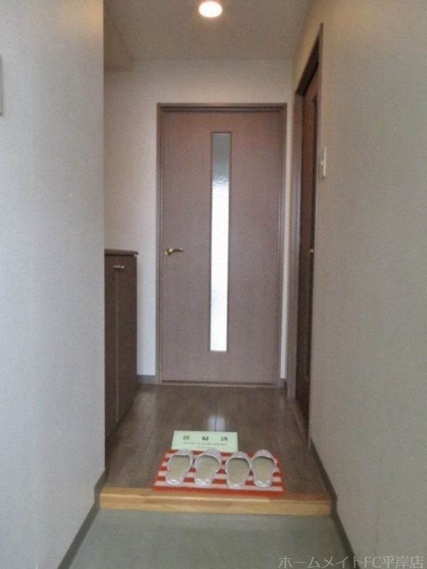 拡大写真:Gramercy Sapporo(グラマシー札幌) 3階303の玄関