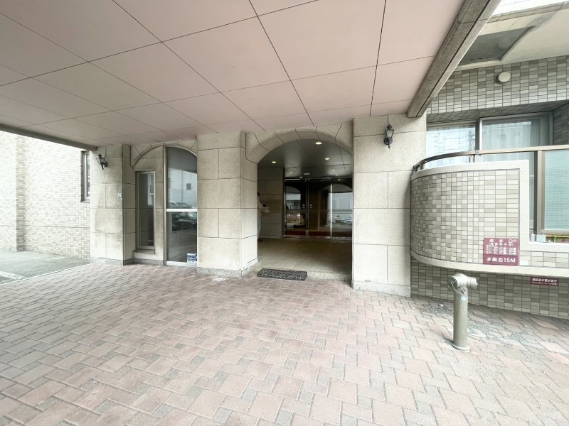 拡大写真:Gramercy Sapporo(グラマシー札幌) 3階303のエントランス