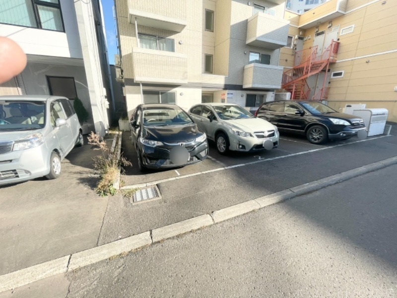 拡大写真:レスティアーナ豊平公園 3階301の駐車場