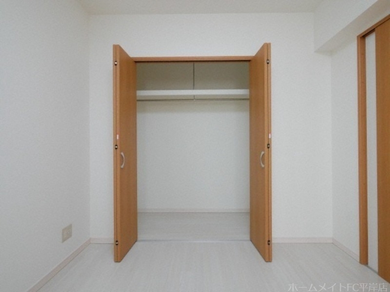 拡大写真：Ｗｈｉｔｅ　Ｍｏｔｈｅｒｓ 1階102の収納