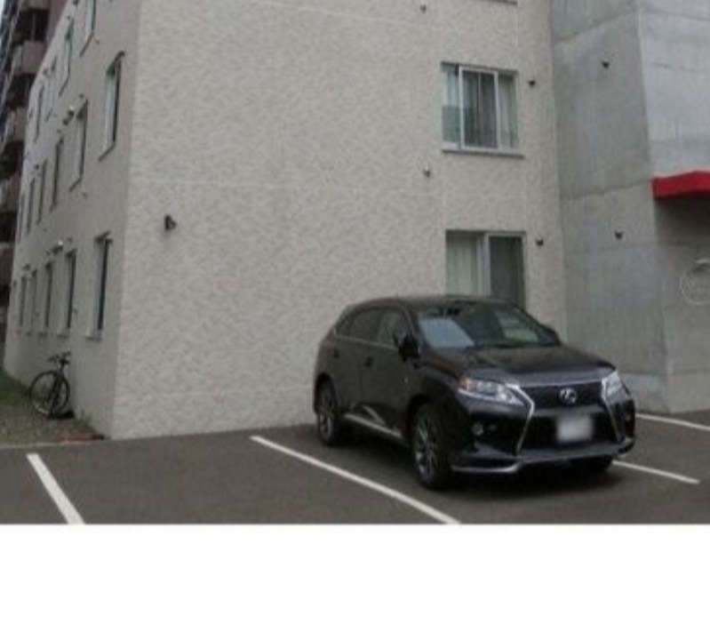 拡大写真：Ｗｈｉｔｅ　Ｍｏｔｈｅｒｓ 1階102の駐車場