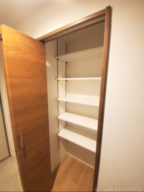拡大写真:COCO美園 3階305の収納