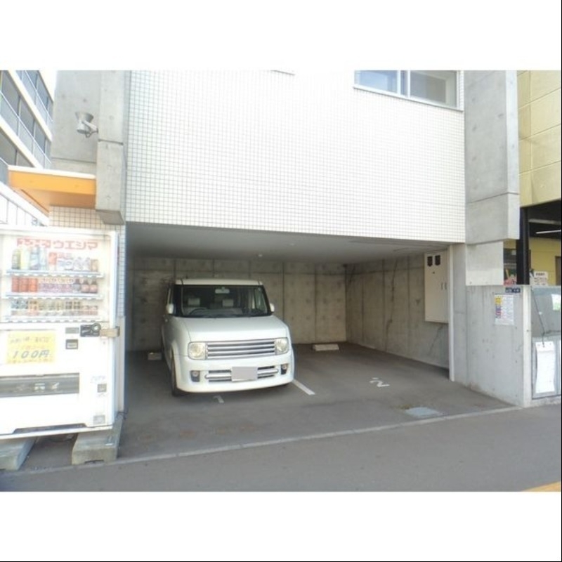 拡大写真:グランメゾン豊平 4階401の駐車場