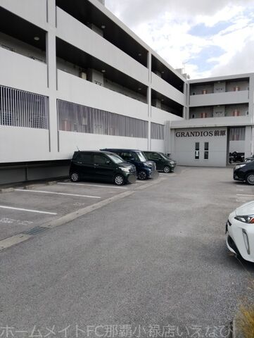 拡大写真:GRANDIOS前原 3階305の駐車場