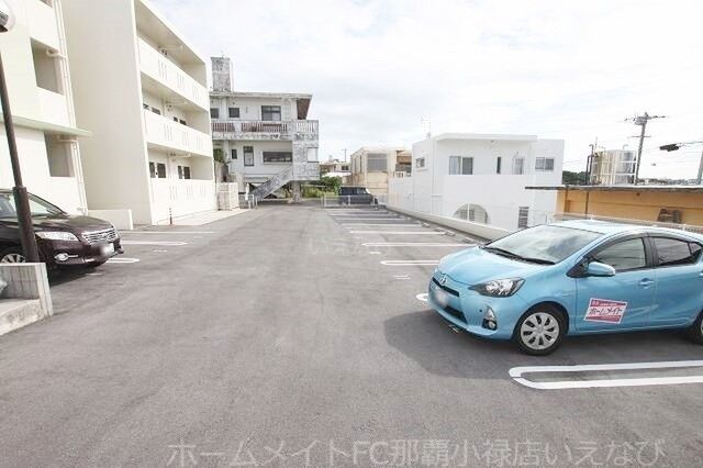 拡大写真：クレイノＲＯＫＩＡ 3階306の駐車場