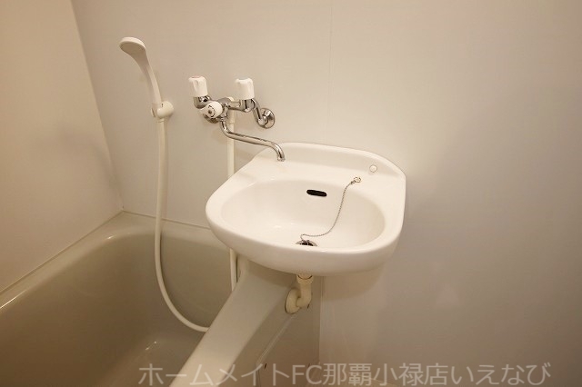 拡大写真:トーマス与那原 6階601の洗面所