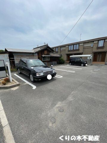 拡大写真:エトワール 2階205の駐車場完備です