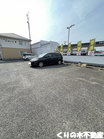拡大写真:コーポラスやました Ⅰ棟 1階103の駐車場に車を止められます