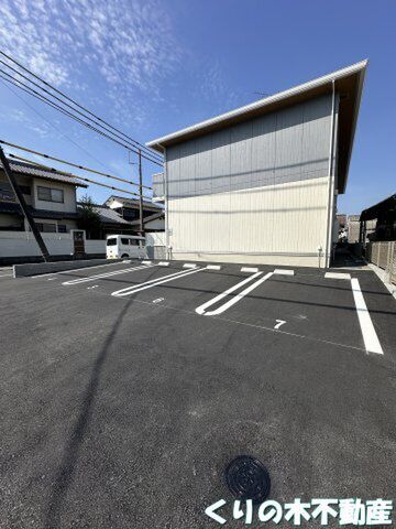 拡大写真:ビバーチェ城東 2階201の駐車場完備です