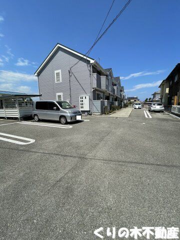 拡大写真:ヴェルセゾン 2階201の駐車スペースもあります