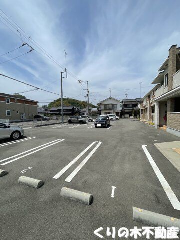 拡大写真:Klar TY V 2階202の駐車場です