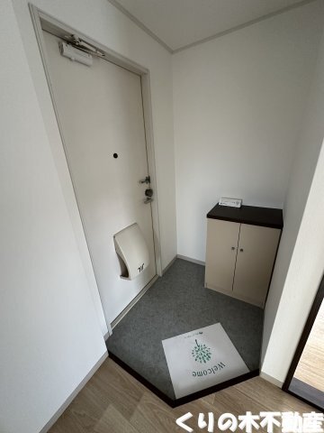 拡大写真:コーポラスやました Ⅰ棟 1階103のきれいな玄関です