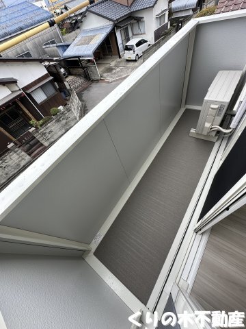 拡大写真:ビバーチェ城東 2階201の広々としたバルコニーです