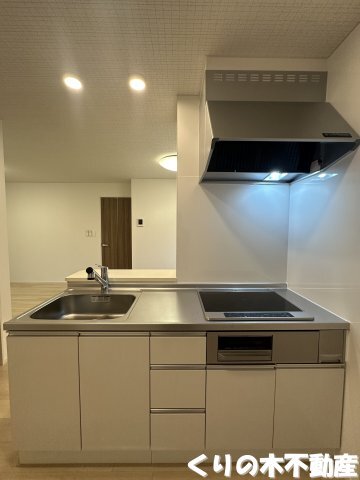 拡大写真:ヒナタ・アサヒノⅠ 1階102のお料理しやすいキッチンです