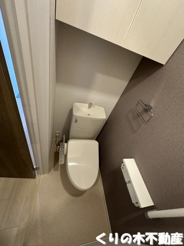 拡大写真:ヒナタ・アサヒノⅠ 1階102の落ち着いたトイレです