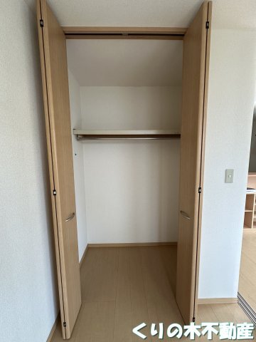 拡大写真：ハイムM・Y　A 1階101のたっぷりとした収納スペースです