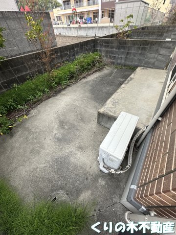 拡大写真：ハイムM・Y　A 1階101の暖かな日差しのふりそそぐバルコニー