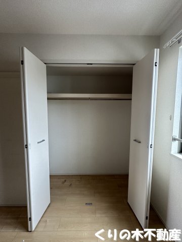 拡大写真：サンモールＭ　Ａ 2階202の小物を収納するのに便利です