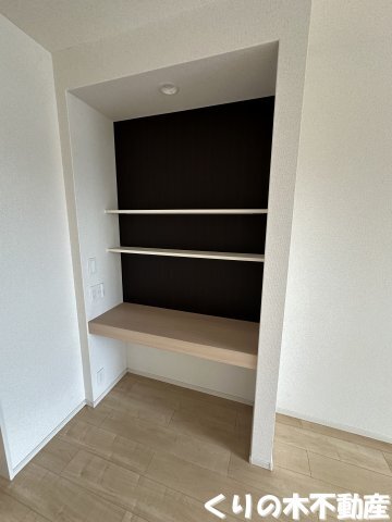 拡大写真：サンモールＭ　Ａ 2階202のこまごまとしたものを収納できそうですね