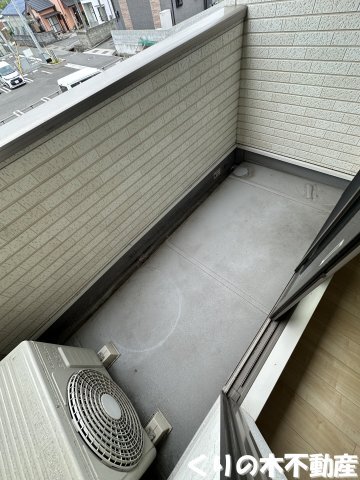 拡大写真：サンモールＭ　Ａ 2階202の暖かな日差しのふりそそぐバルコニー