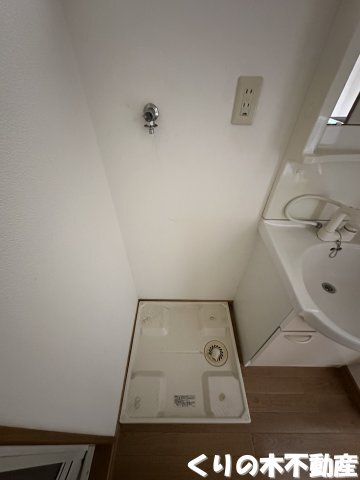 拡大写真:コーポ拝志 2階202の室内洗濯機置き場です