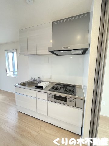 拡大写真:D-room南鳥生 3階303のキッチンでお料理をお楽しみください