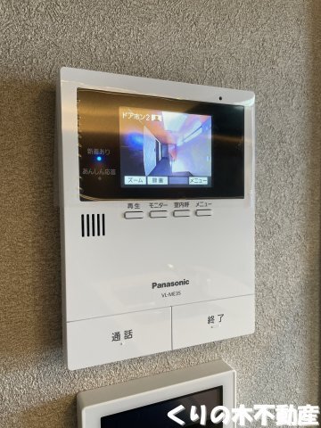 拡大写真:シャーメゾンエステティカ 2階201のモニター付きインターホンです