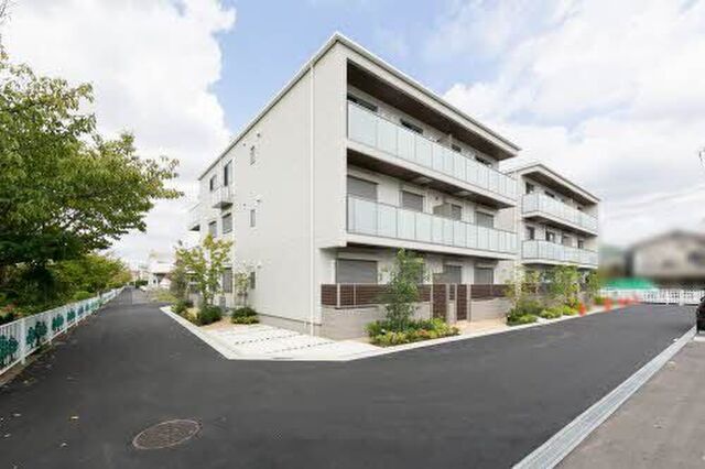 グランド・ソレイユB棟の外観