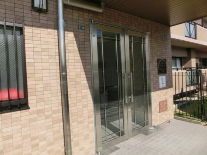 拡大写真：サンエスパシオ美園 4階401のエントランス