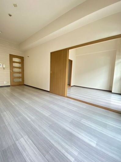拡大写真:カーサフィオーレ弐番館 4階403の居間
