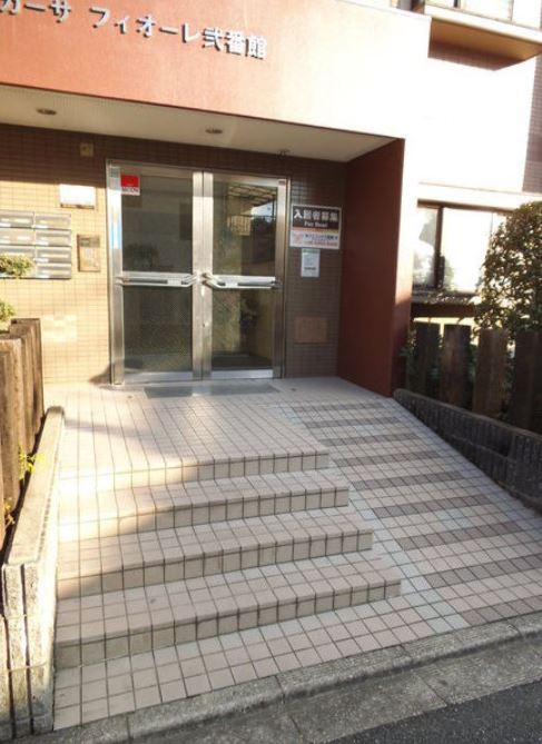 拡大写真:カーサフィオーレ弐番館 4階403のエントランス