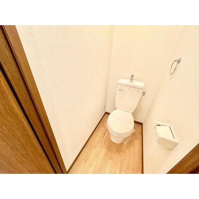 拡大写真:アムール松谷 2階205のトイレ