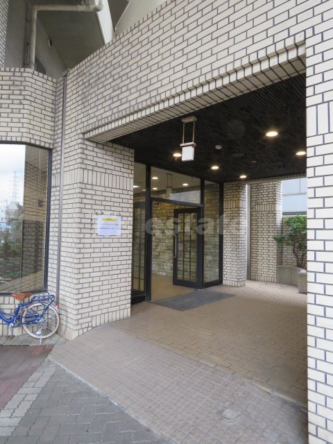 拡大写真：カルム東大阪 8階803のエントランス