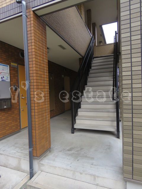 拡大写真:アルベージュ八戸ノ里Ⅱ番館 2階211のエントランス