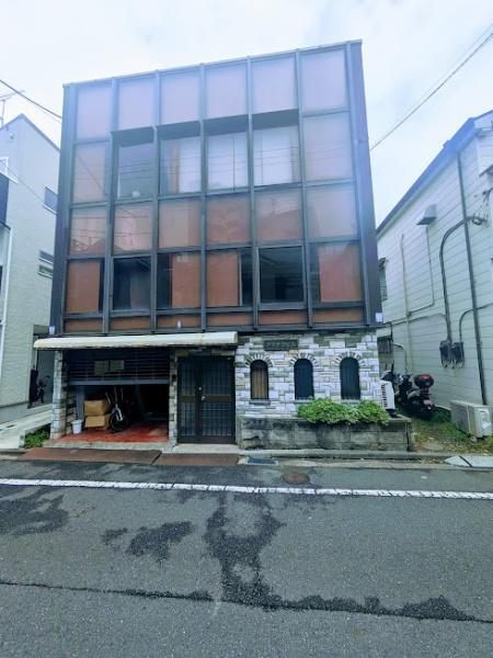 拡大写真:アマチクビル 102のエントランス