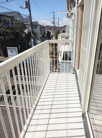 拡大写真：横浜市神奈川区三ツ沢東町 2階202のバルコニー