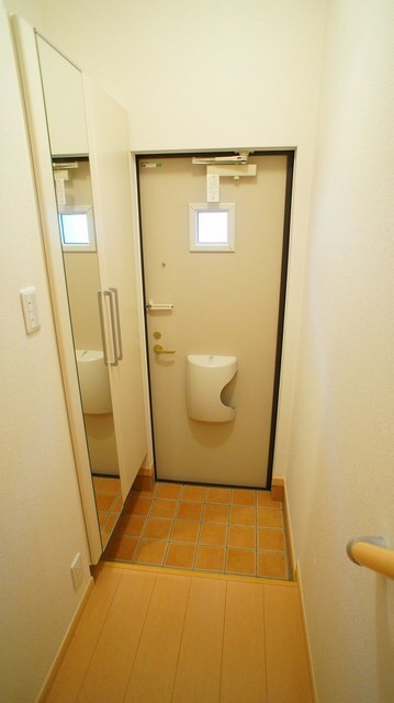 拡大写真:イズムユウC 2階203の玄関
