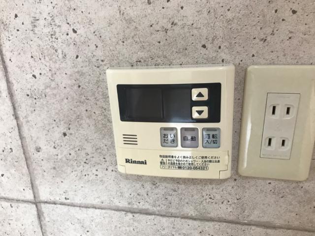 拡大写真:エコーハイツ 2階203の給湯リモコンパネル