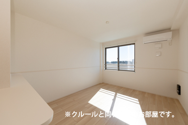 拡大写真:新)カーサ アバンツァート 2階202の内観