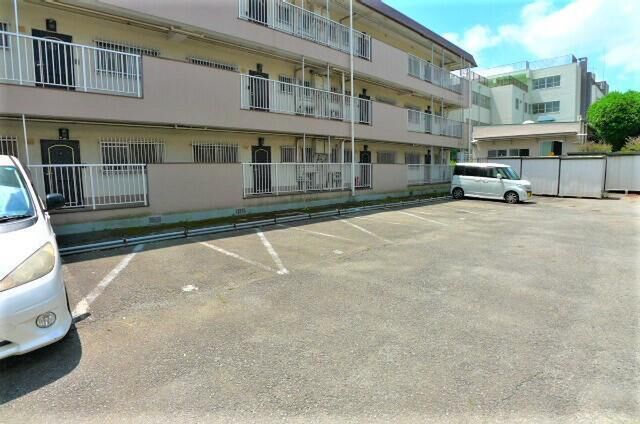 拡大写真:ルミエール山合 1階104の駐車場があります