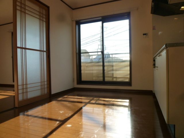 拡大写真:シャトーNT 2階201の居間