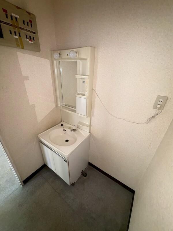拡大写真:稲荷台ハイツ 1階103の独立洗面台