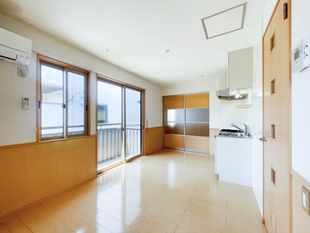 拡大写真：グリーンフィールド 2階201の居間