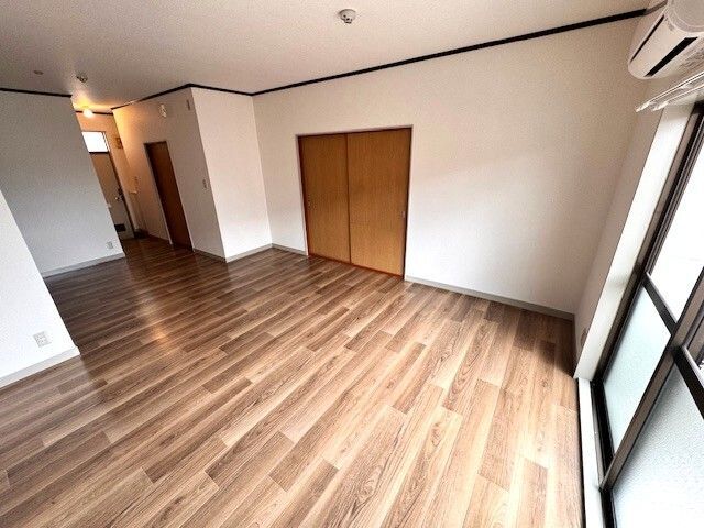 拡大写真:プレタメゾン小山 2階201の居間