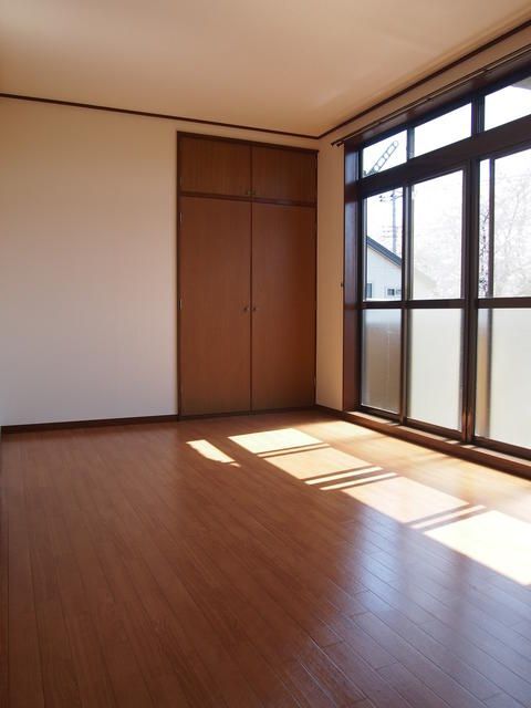 拡大写真:サンモール西原 2階202の洋室