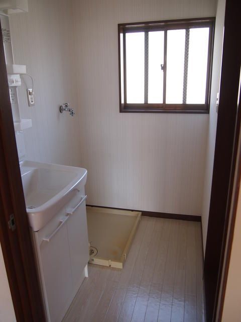 拡大写真:サンモール西原 2階202の洗面所