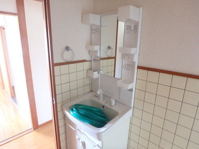 拡大写真:ファミール上松 2階201の独立洗面台