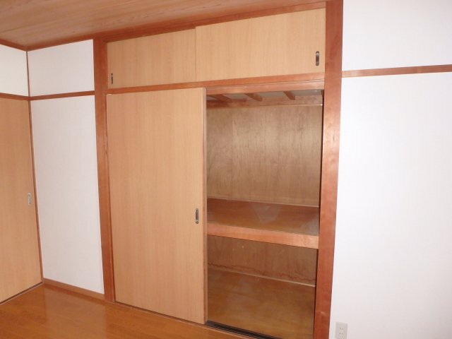 拡大写真:ファミール上松 2階201の収納